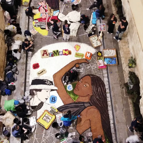 Petali d’Arte – Infiorata di Noto 2026 | La Cultura Pop si racconta