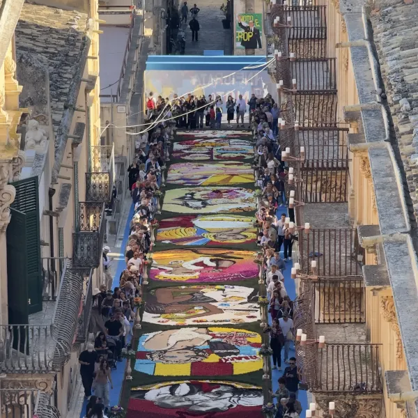 Petali d’Arte – Infiorata di Noto 2026 | La Cultura Pop si racconta